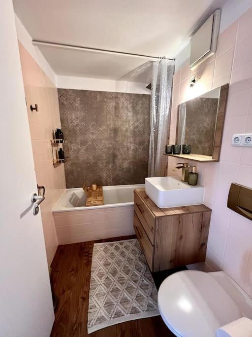 Bali Home Stylische Wohnung Mit Terrasse Schönefeld Extérieur photo