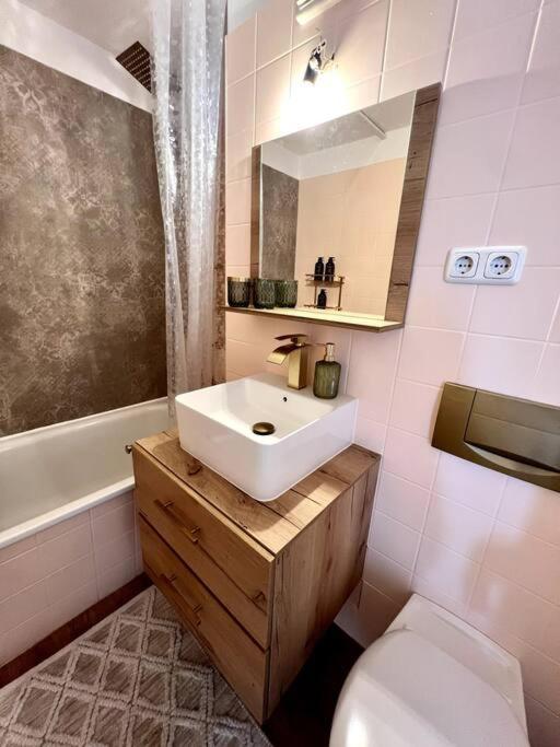 Bali Home Stylische Wohnung Mit Terrasse Schönefeld Extérieur photo
